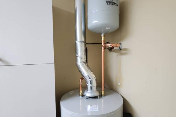 Bradford White hot water heater with a properly installed expansion tank to regulate water pressure and protect the plumbing system.